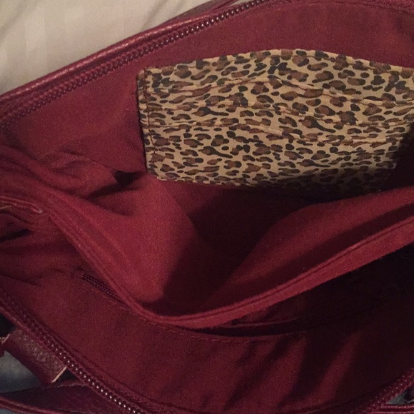 GREAT PURSE FOR HOLIDAYS!! - Picture 3 of 3